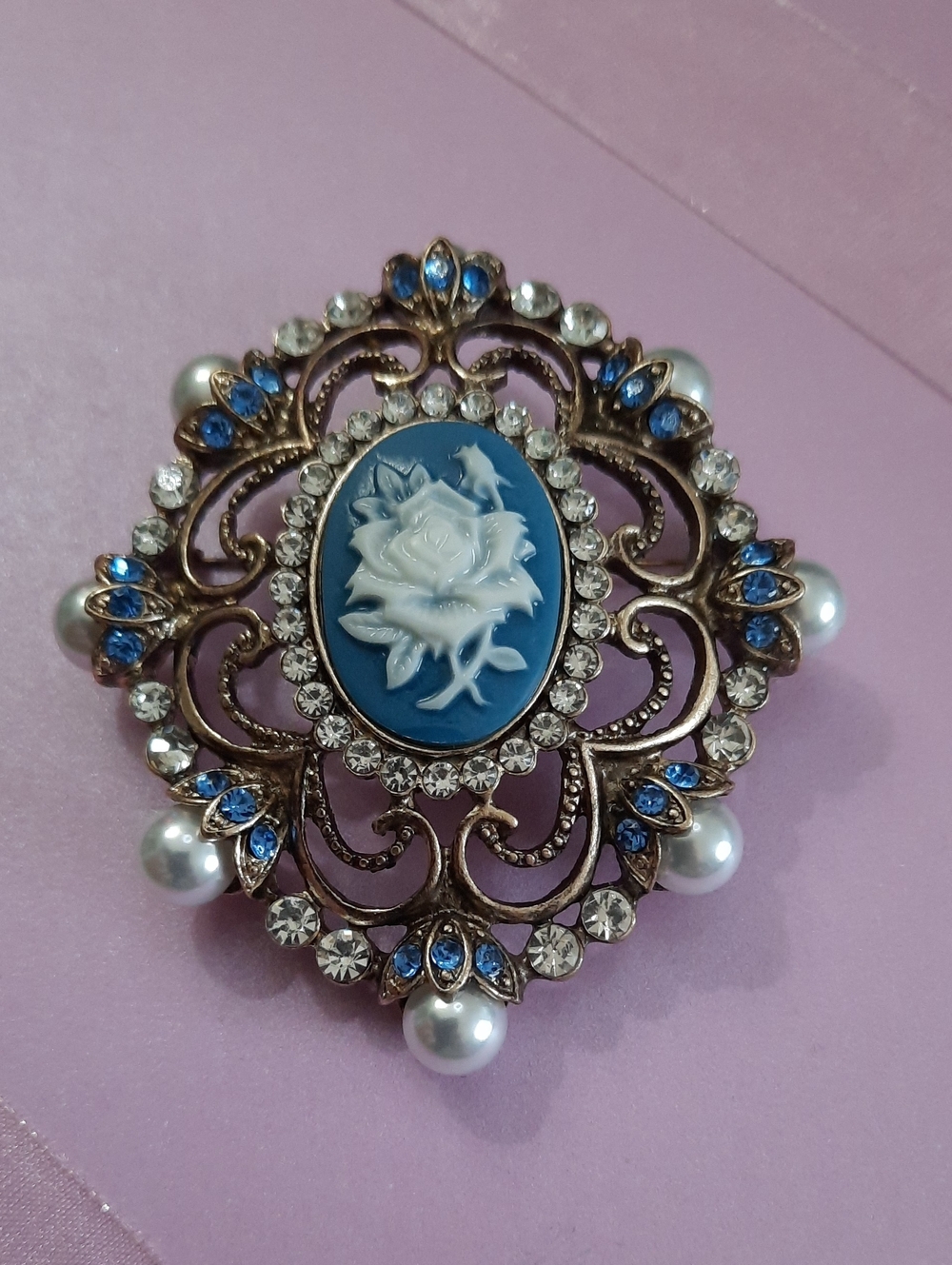 Vintage-Style Blue Cameo Rose Brooch with Pearls